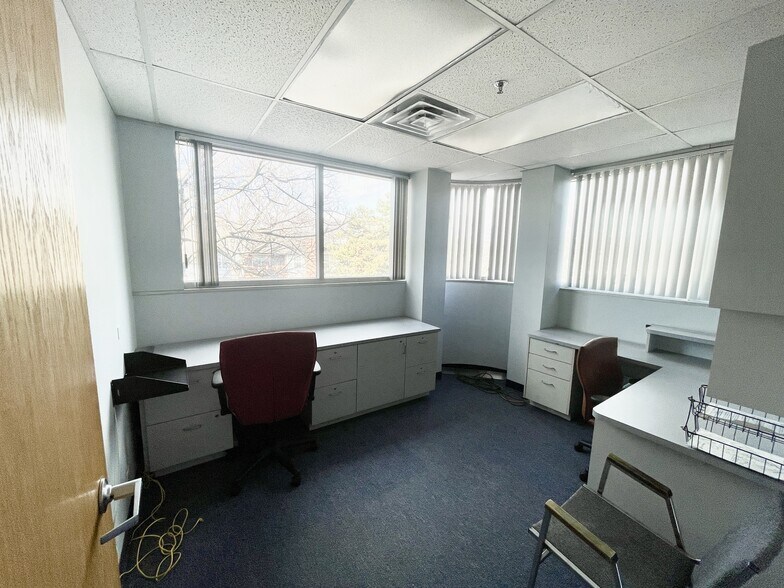 More Photos Of 1700 W Central Rd, Arlington Heights Medical For Lease