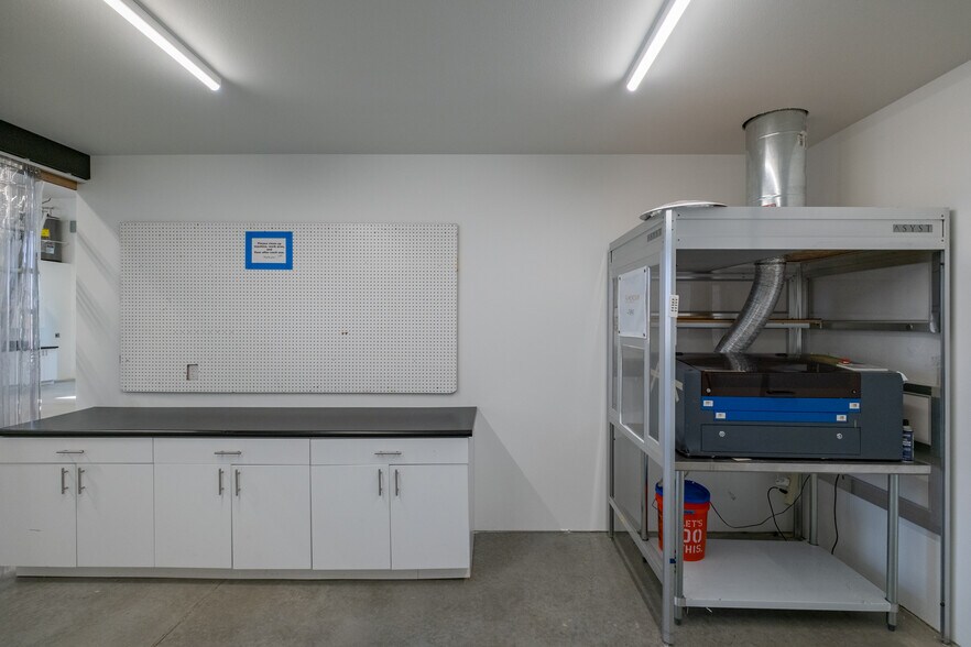 More Photos Of 2987 Ferry St SW, Albany Light Manufacturing For Lease