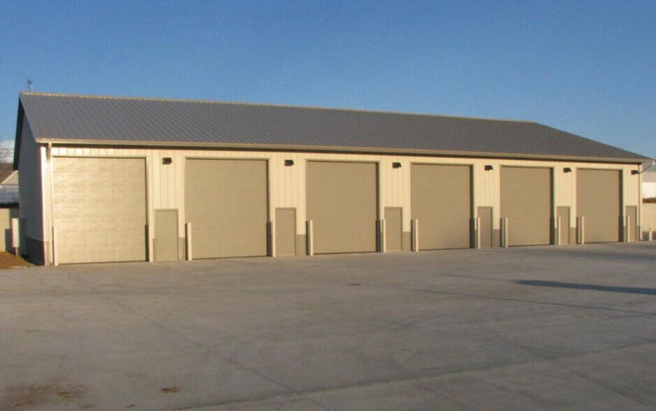 More Photos Of 14600 N US Highway 169, Smithville Self Storage For Lease