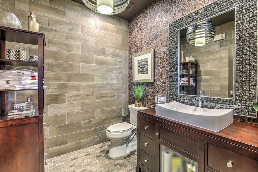 More Photos Of 4855 W Nevso Dr, Las Vegas Office For Sale