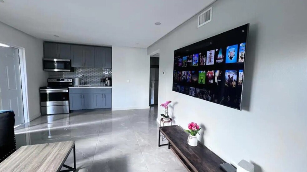 More Photos Of 2201 Greene St, Hollywood Apartments For Sale