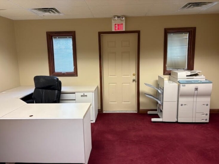 More Photos Of 1081 N University Blvd, Middletown Office For Lease