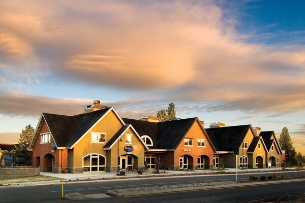 More Photos Of 628 NW York Dr, Bend Office For Lease