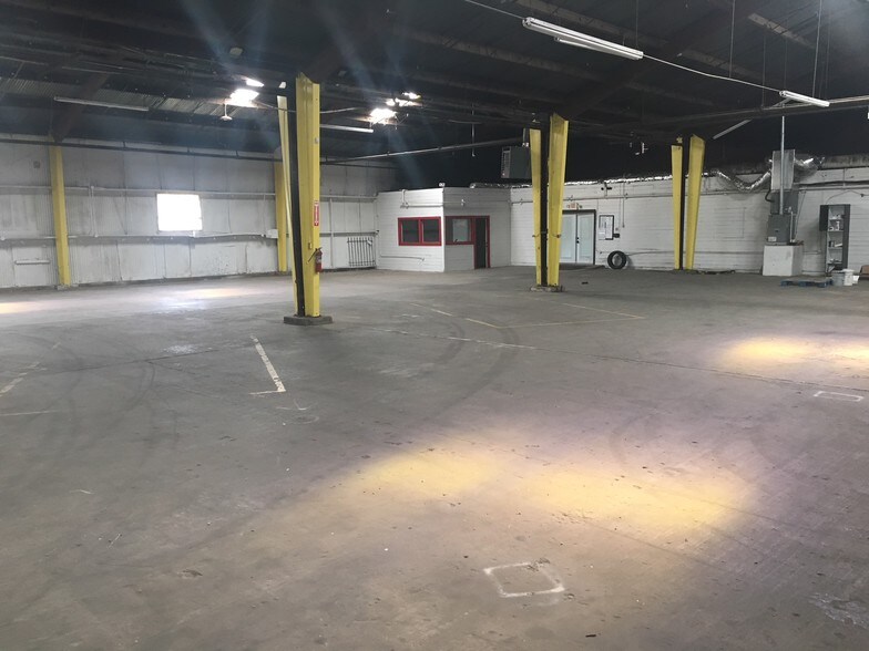 More Photos Of 4013 Estes Pky, Longview Warehouse For Lease