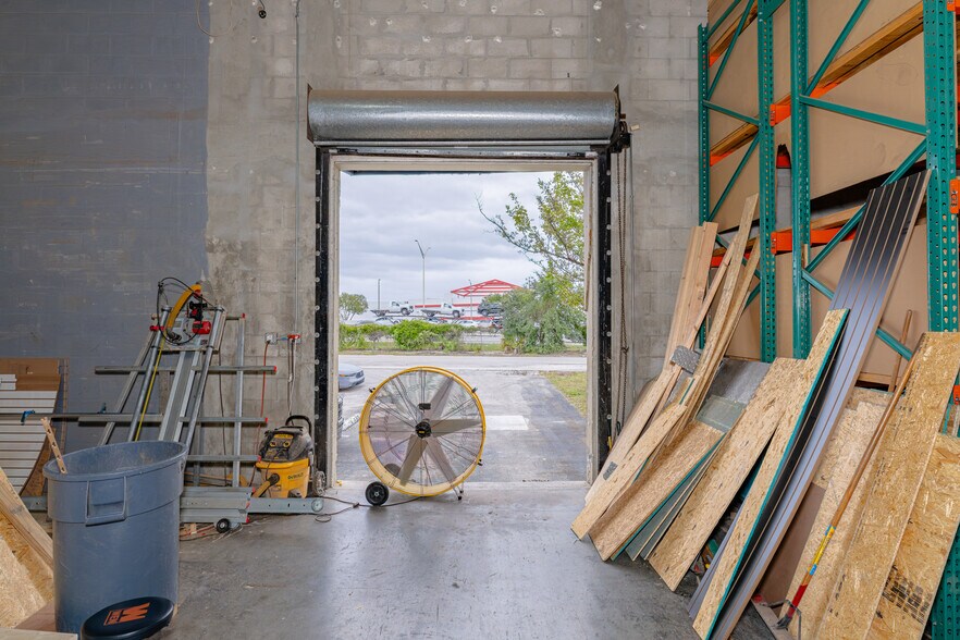 More Photos Of 4000 N 28th Ter, Hollywood Warehouse For Lease