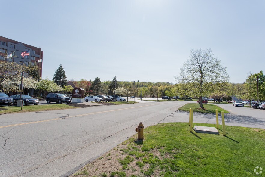 More Photos Of 100 Erdman Way, Leominster Medical For Lease