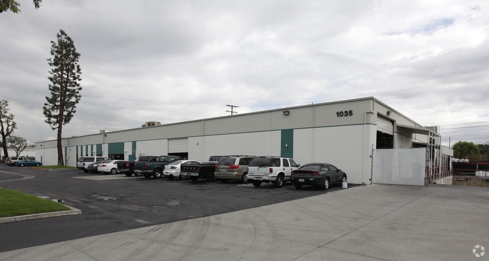 More Photos Of 1031-1035 S Linwood Ave, Santa Ana Warehouse For Lease