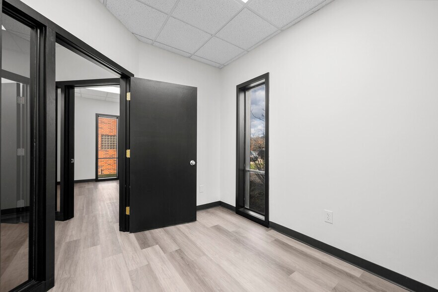 More Photos Of 9941 York Theta Dr, North Royalton Service For Lease