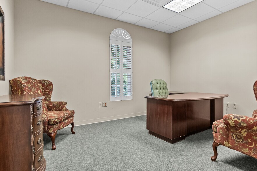 More Photos Of 239 Cedric St, Leesburg Office For Sale