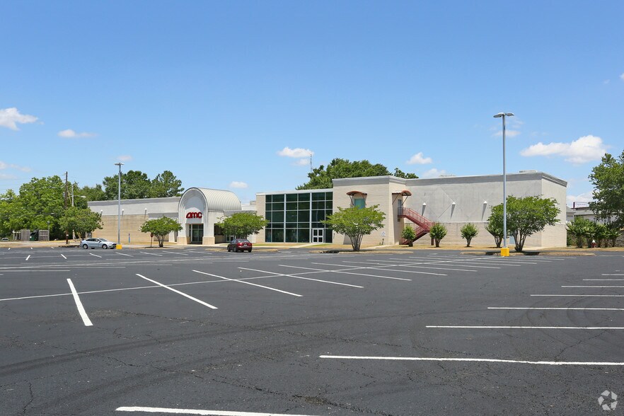 More Photos Of 3525 Ross Clark Cir, Dothan Unknown For Lease