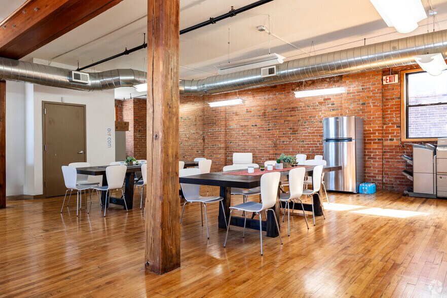 More Photos Of 400 Admiral Blvd, Kansas City Office For Sale