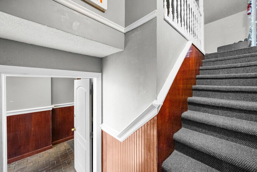 More Photos Of 1959 Fort Campbell Blvd, Clarksville Freestanding For Sale