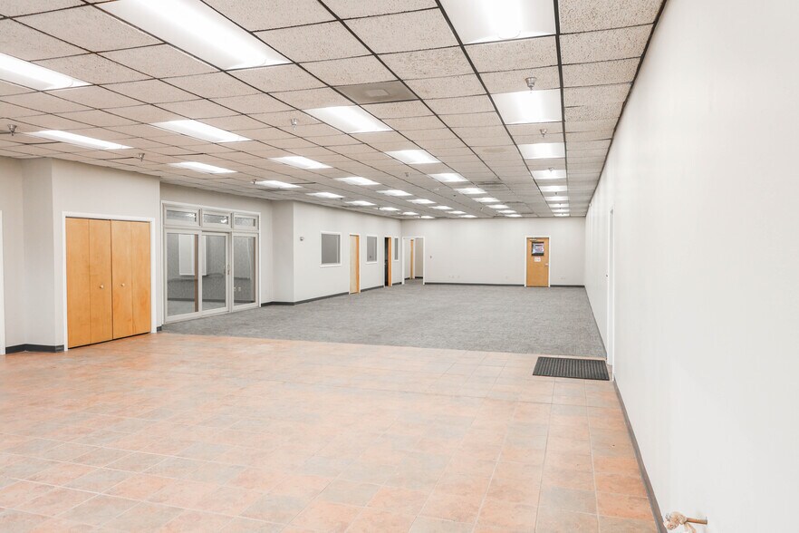 More Photos Of 2001 1st Ave N, Fargo Warehouse For Lease