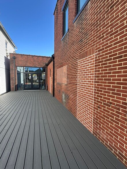 More Photos Of 154 S Main St, Zelienople Freestanding For Lease