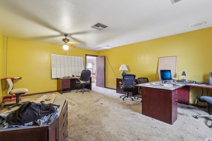 More Photos Of 15901 W Northern Ave, Litchfield Park General Retail For Sale