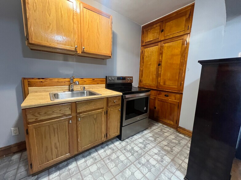 More Photos Of 8439 S Blackstone Ave, Chicago Apartments For Sale