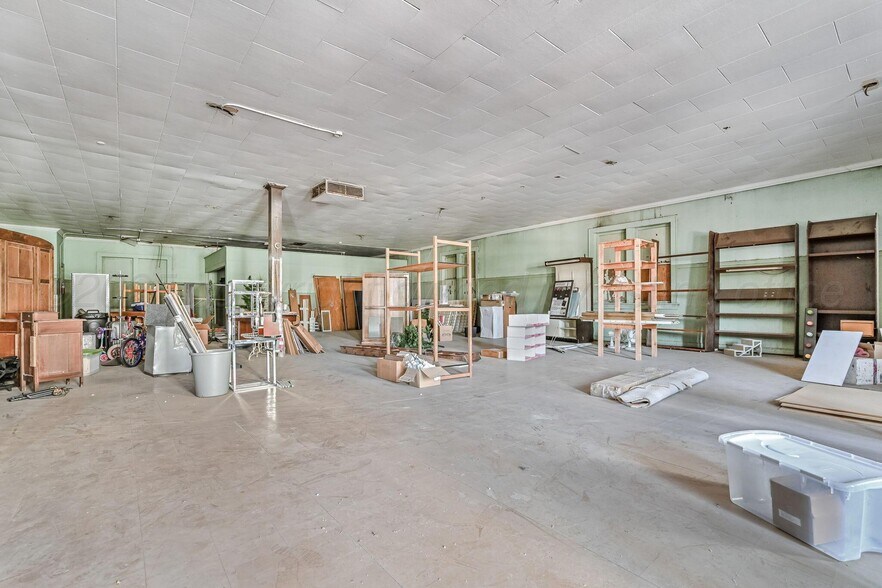 More Photos Of 119 W Kingsmill Ave, Pampa Storefront Retail Office For Sale