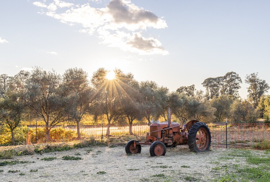 More Photos Of 3106 Golden Gate Dr, Napa Flex For Sale