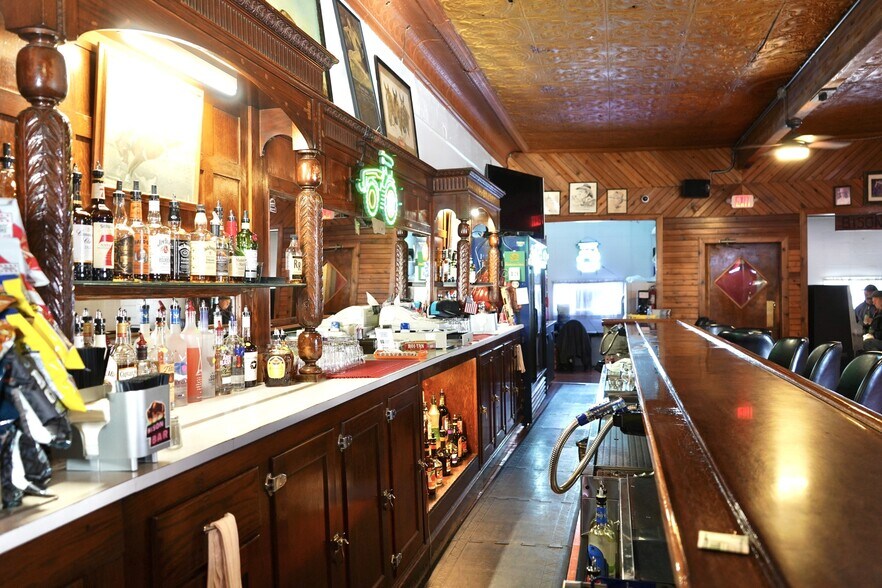 More Photos Of 616-618 Main St, Miles City Bar For Sale