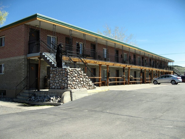 More Photos Of 501 S 6th St, Thermopolis Hotel For Sale