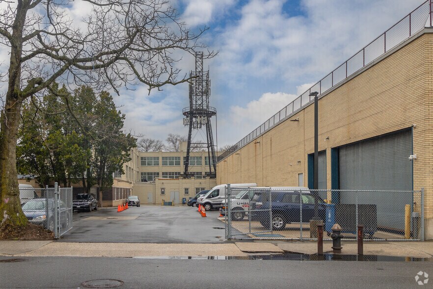 More Photos Of 101-01 95th Ave, Ozone Park Manufacturing For Lease