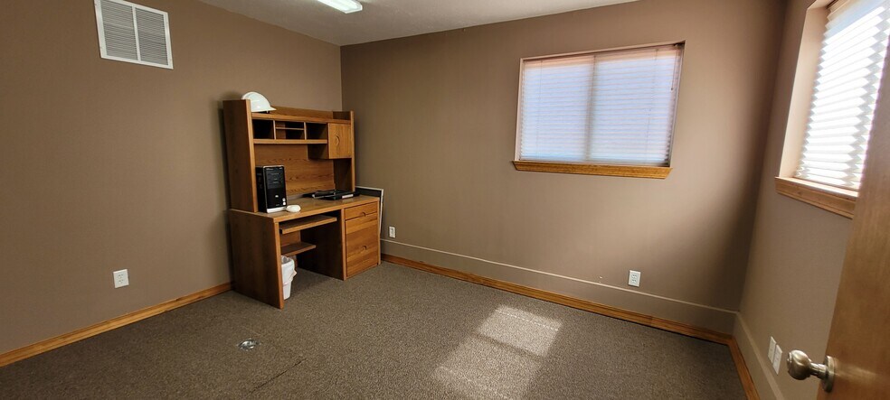 More Photos Of 3101 Vaughn Rd, Great Falls Flex For Sale