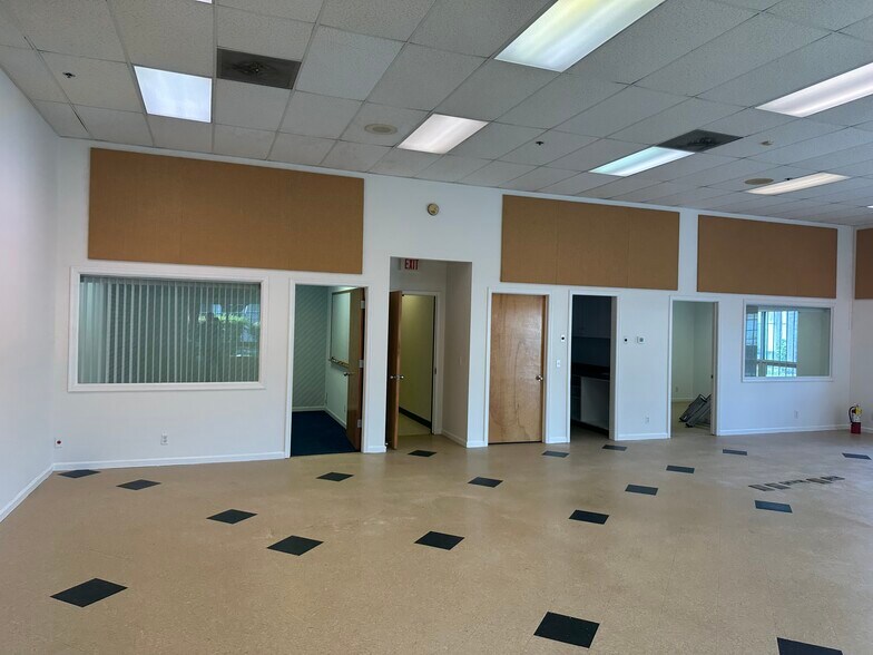 More Photos Of 1959 W 9th St, Riviera Beach Flex For Sale