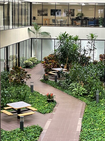 More Photos Of 222 Pennbright Dr, Houston Office For Lease