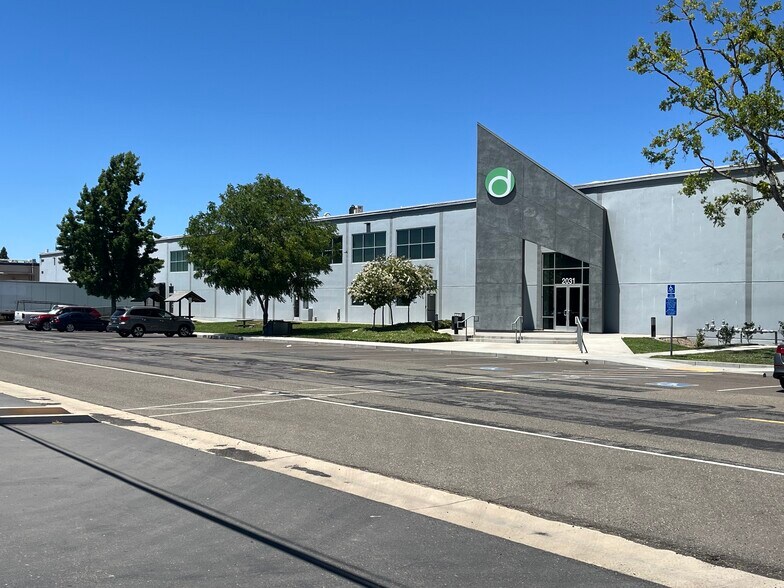 More Photos Of 2031 Optisolar Ln, Mcclellan Warehouse For Lease