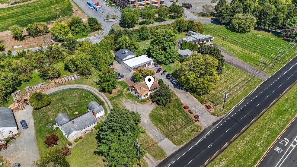 More Photos Of 1262-1264 US-22, Lebanon Auto Repair For Sale