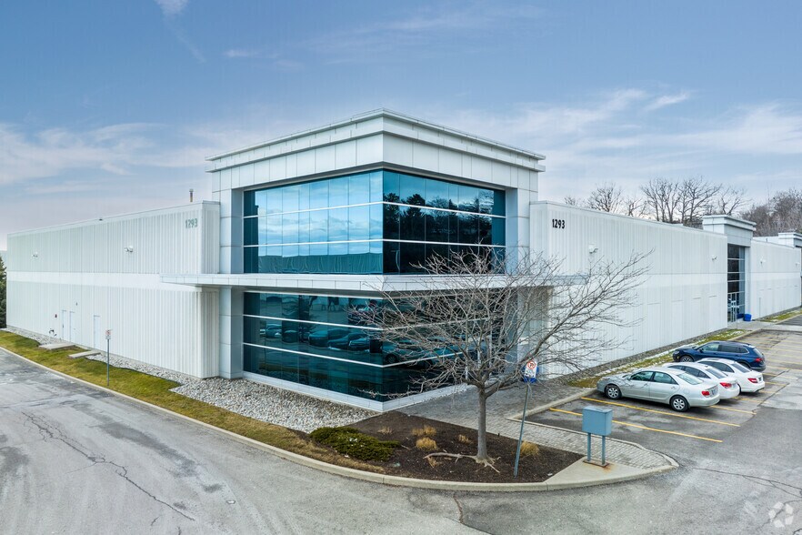 Primary Photo Of 1293 N Service Rd E, Oakville Warehouse For Lease
