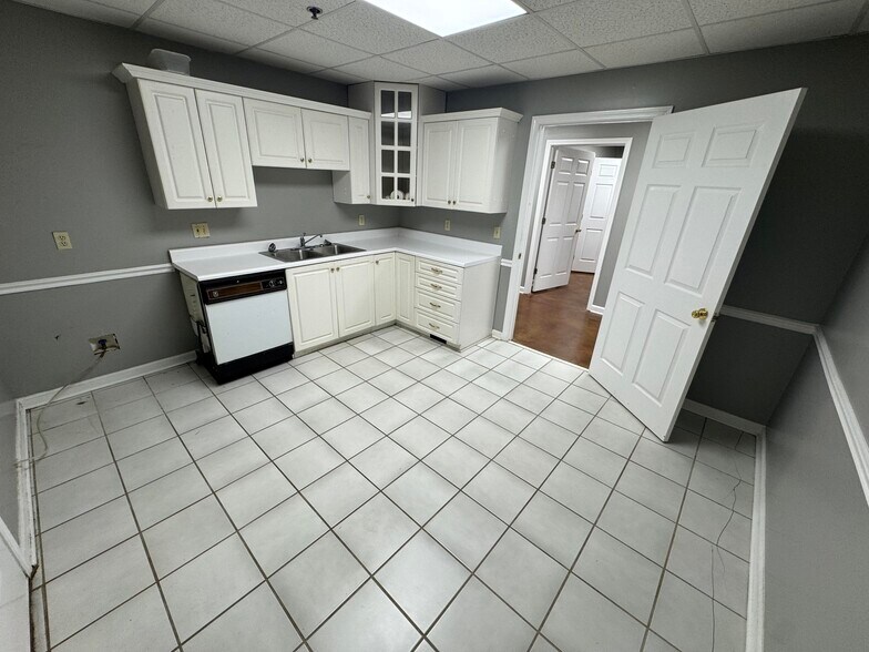 More Photos Of 310 Moore Ln, Collierville Warehouse For Lease