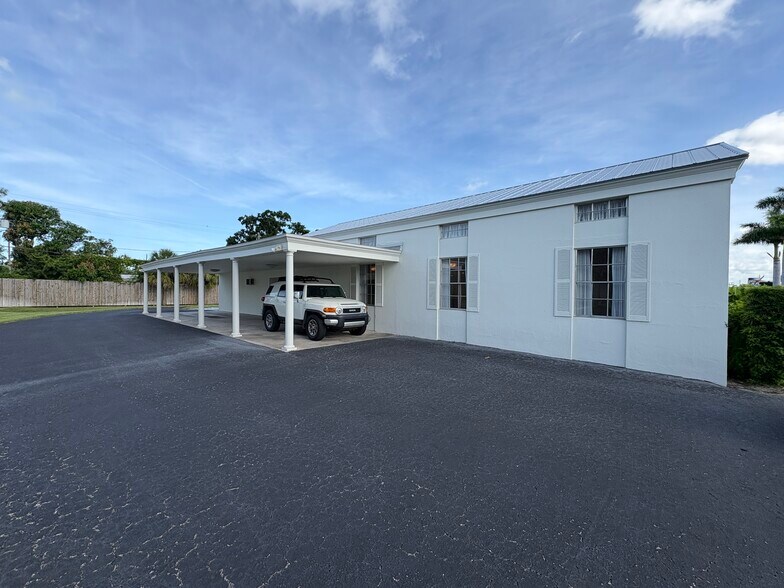 More Photos Of 5750 Swift Rd, Sarasota Freestanding For Lease