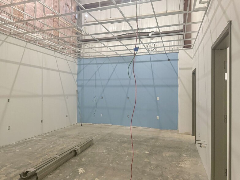 More Photos Of 369 Enterprise Dr, Batesville Industrial For Sale