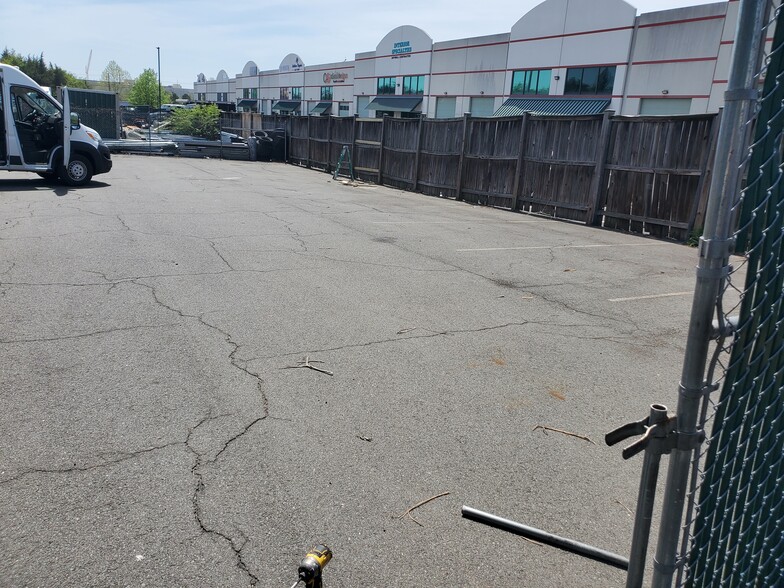More Photos Of 11900 Livingston Rd, Manassas Warehouse For Lease