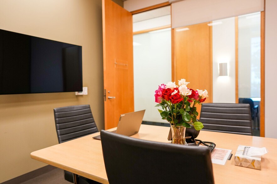 More Photos Of 2275 Upper Middle Rd E, Oakville Coworking Space