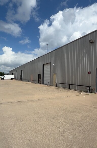 More Photos Of 5479 W Sam Houston Pky N, Houston Light Manufacturing For Lease