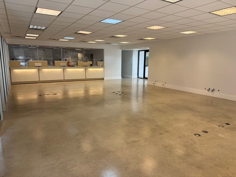 More Photos Of 2434 Hollywood Blvd, Hollywood Office For Sale