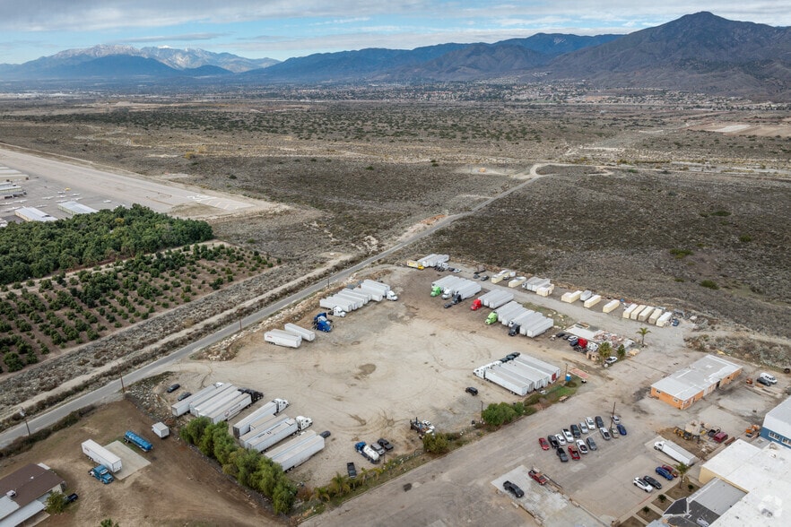 More Photos Of 9441-9477 N Opal Ave, Mentone Distribution For Lease