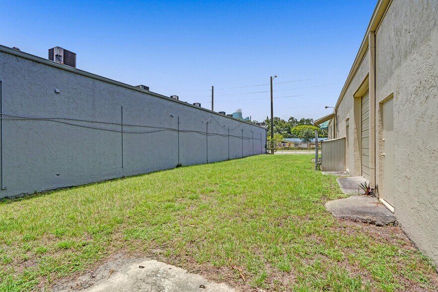 More Photos Of 5870 Stirling Rd, Hollywood Auto Repair For Lease