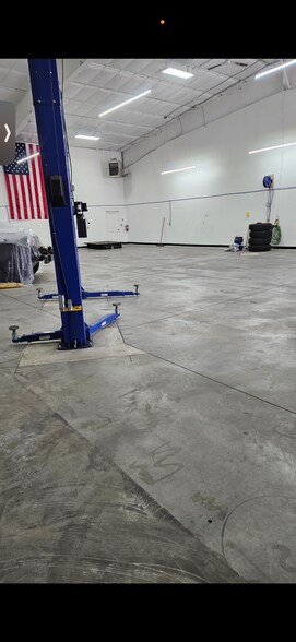 More Photos Of 110 E 4000 N, Hyde Park Auto Repair For Lease
