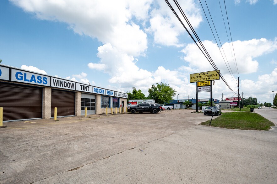 More Photos Of 17717 Highway 59 N, Humble Auto Repair For Sale