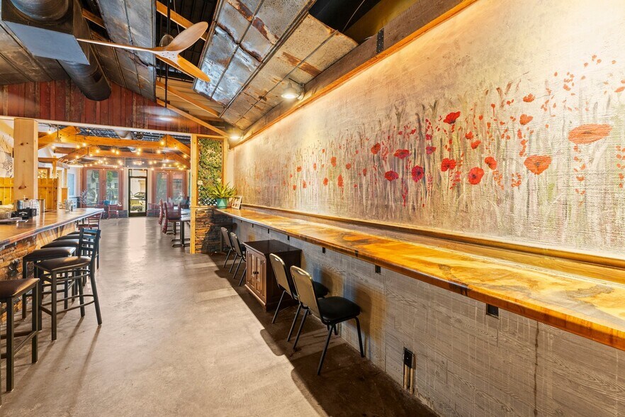 More Photos Of 122 W Lincoln St, Tullahoma Restaurant For Sale