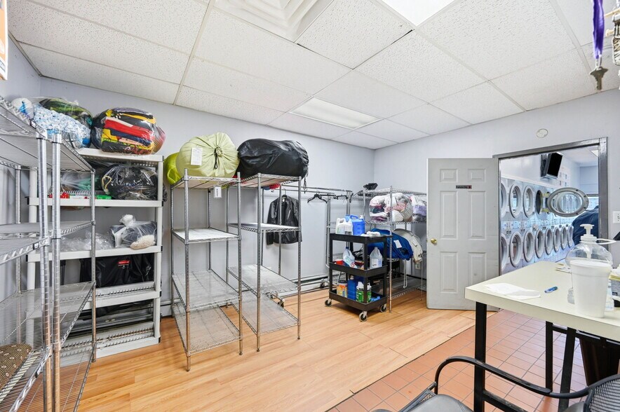 More Photos Of 625-627 Springfield Ave, Newark Storefront For Sale