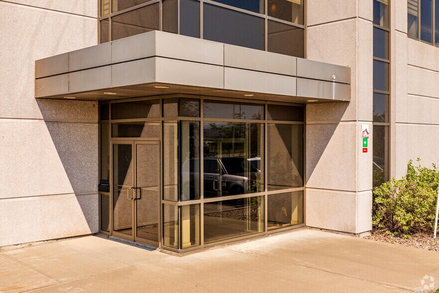 More Photos Of 9750 Boul Des Sciences, Anjou Distribution For Lease