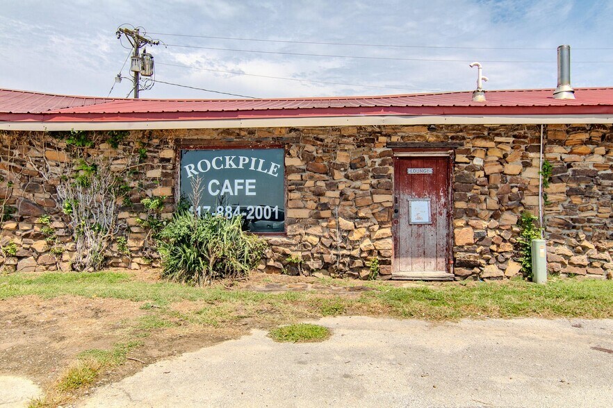 More Photos Of 18400 E B Hwy, Sheldon Flex For Sale