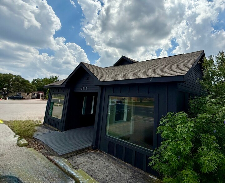 More Photos Of 4612 Burnet Rd, Austin Freestanding For Sale