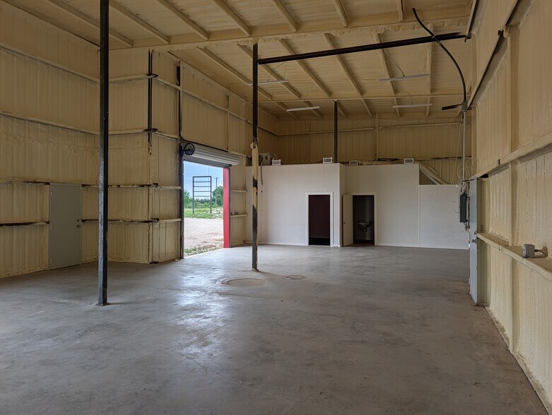 More Photos Of 6854 Old Lorena Rd, Lorena Light Manufacturing For Sale