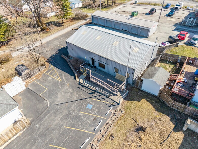 More Photos Of 210 N West St, Hillsboro Office For Sale