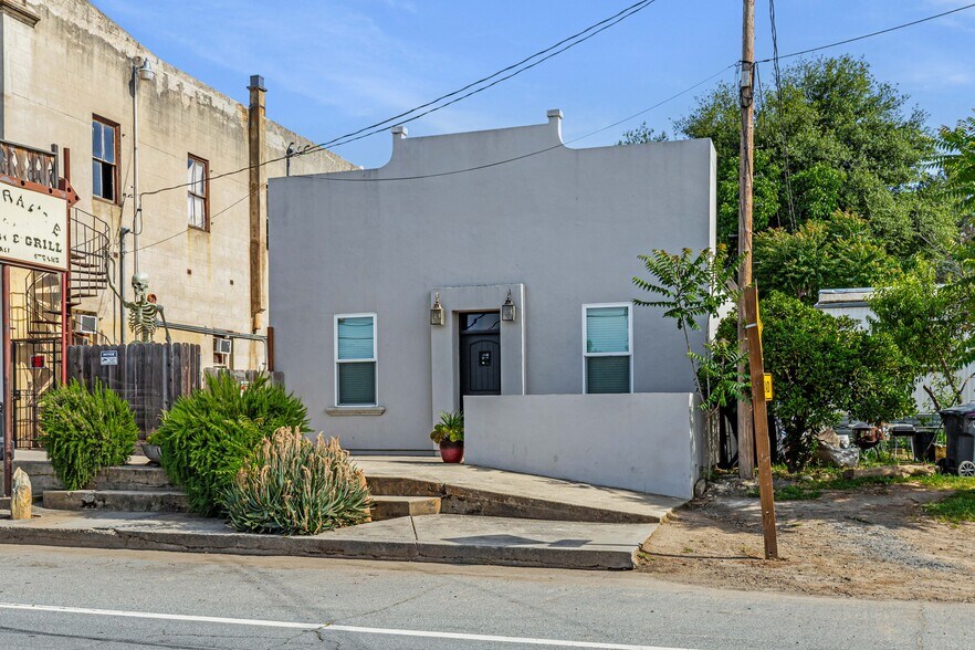 More Photos Of 30048 Yosemite Blvd, La Grange Bar For Sale